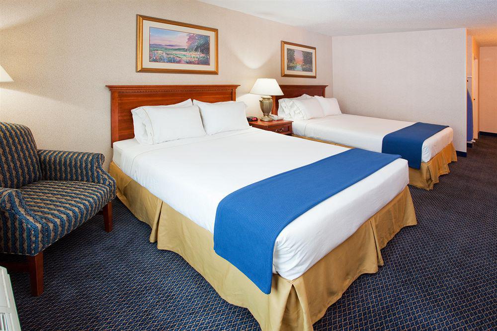 Holiday Inn Express Hotel & Suites Grand Rapids-North By Ihg Δωμάτιο φωτογραφία