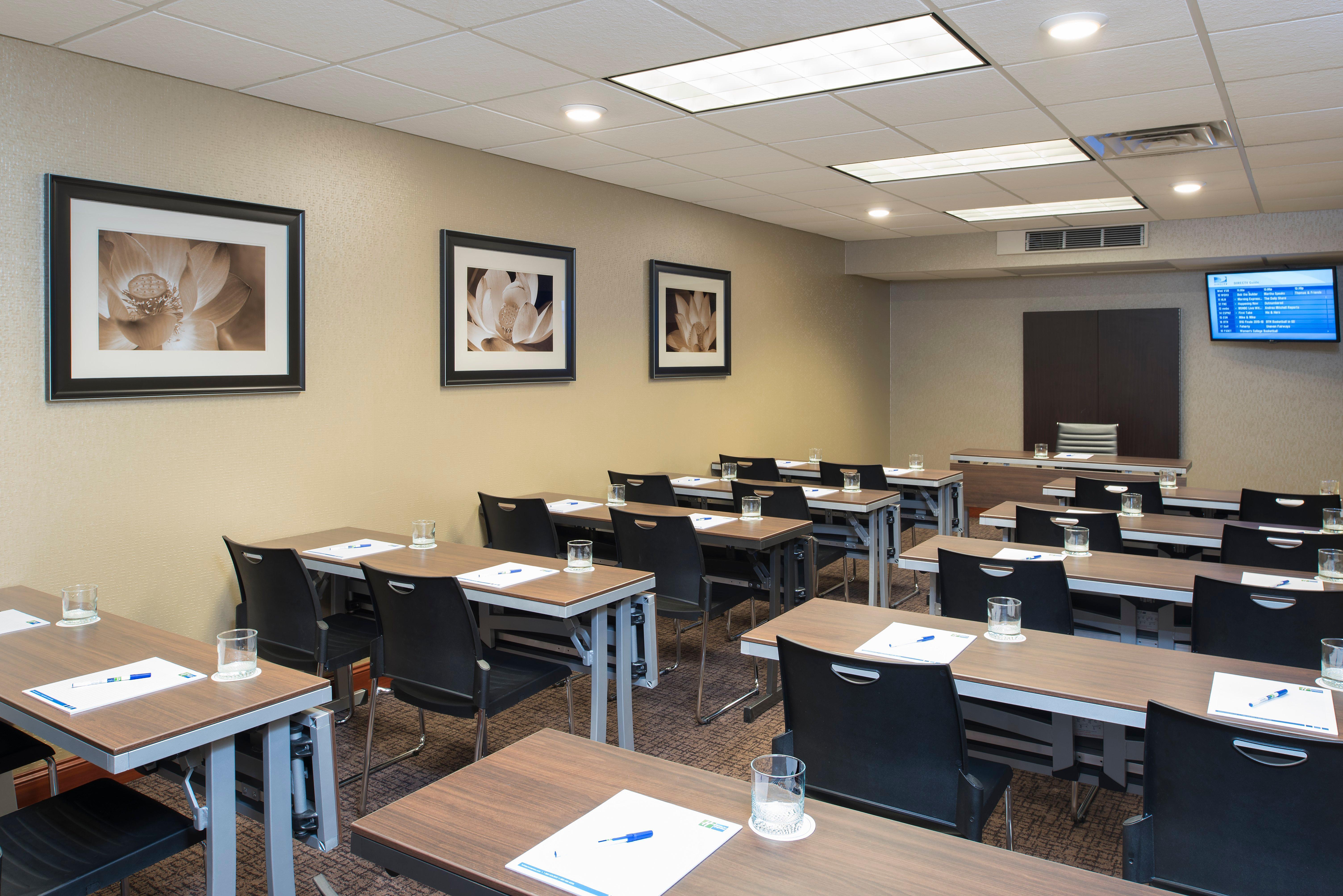 Holiday Inn Express Hotel & Suites Grand Rapids-North By Ihg Εξωτερικό φωτογραφία