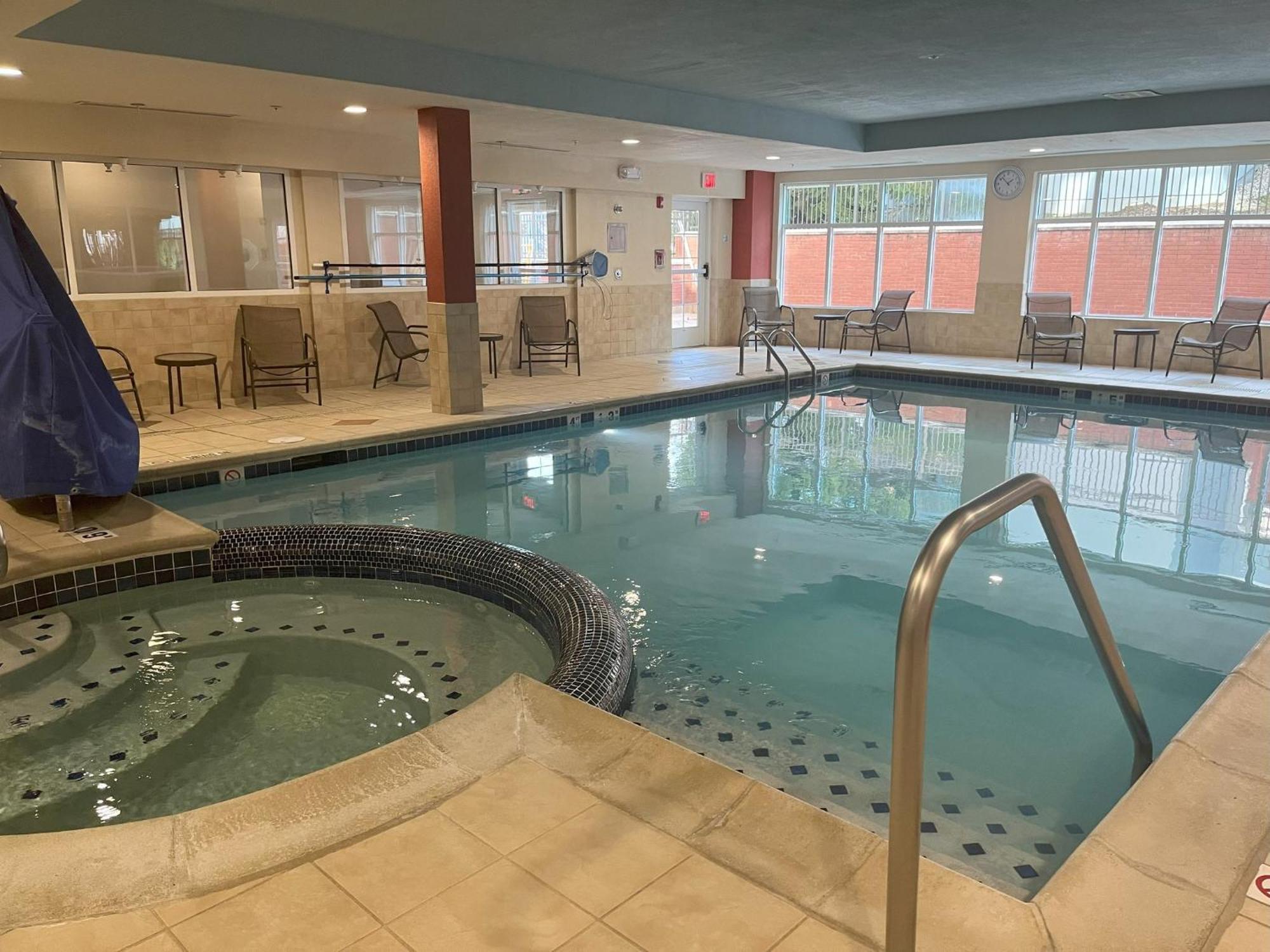 Holiday Inn Express Hotel & Suites Grand Rapids-North By Ihg Εξωτερικό φωτογραφία