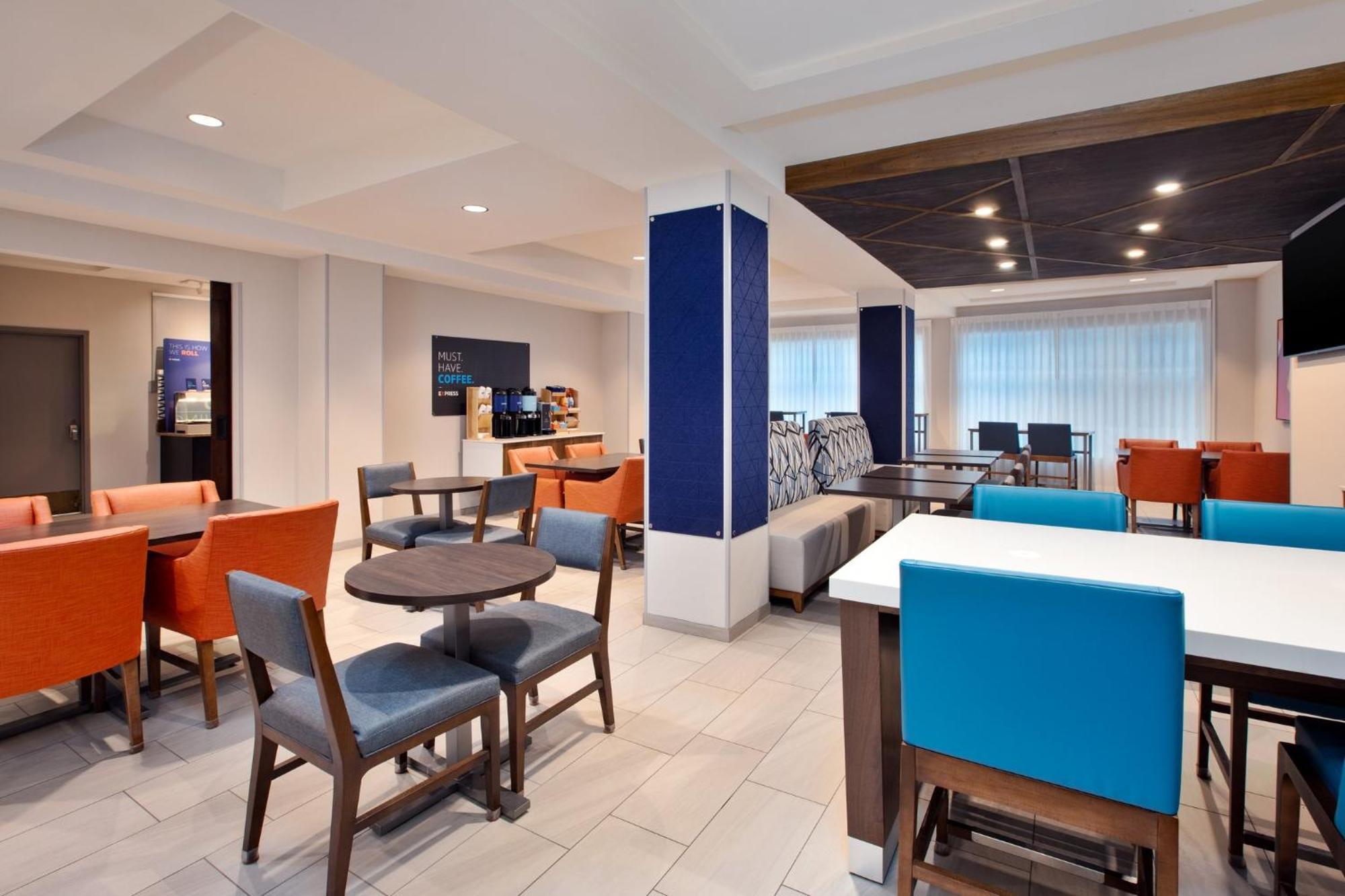 Holiday Inn Express Hotel & Suites Grand Rapids-North By Ihg Εξωτερικό φωτογραφία