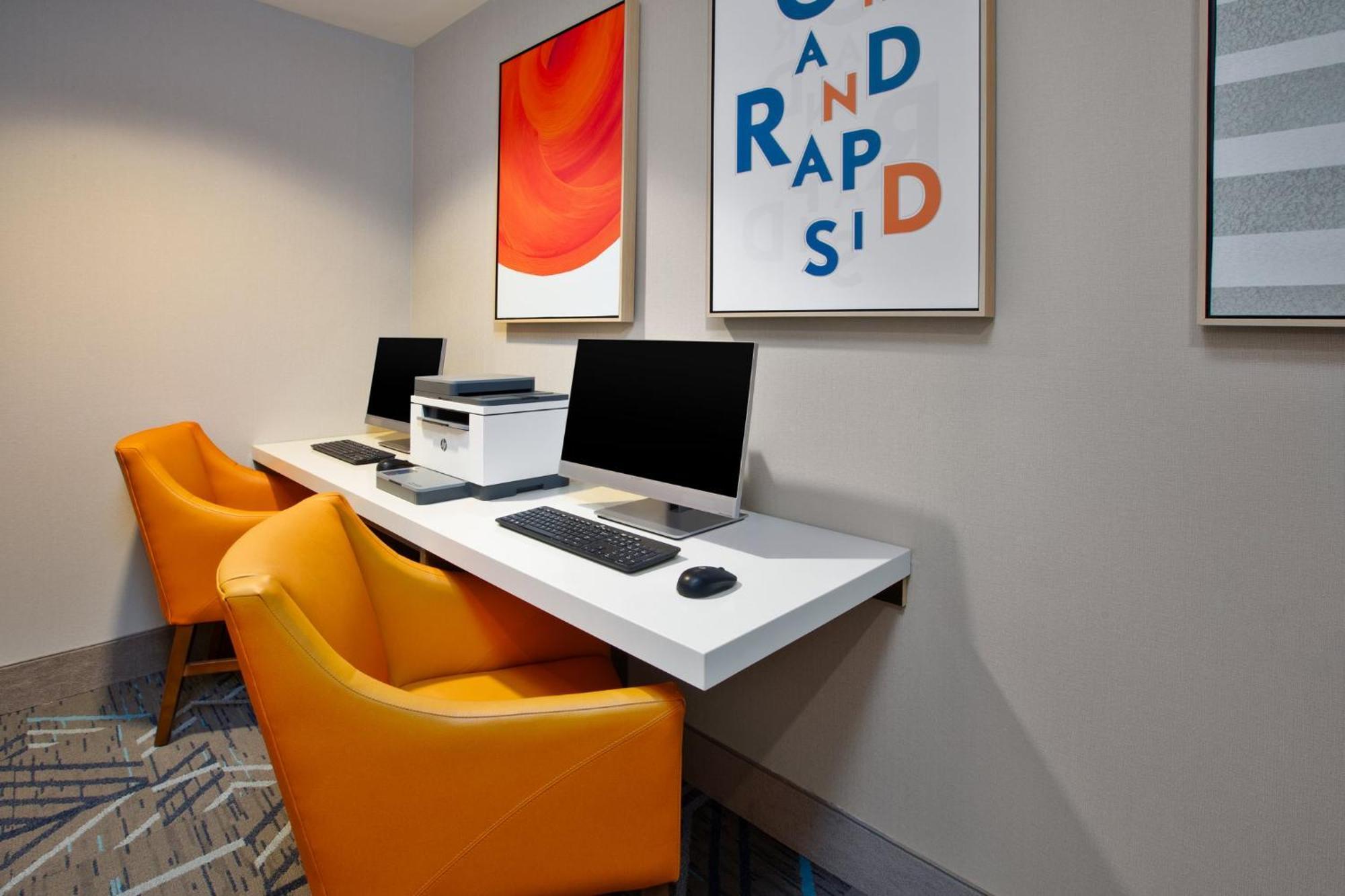 Holiday Inn Express Hotel & Suites Grand Rapids-North By Ihg Εξωτερικό φωτογραφία