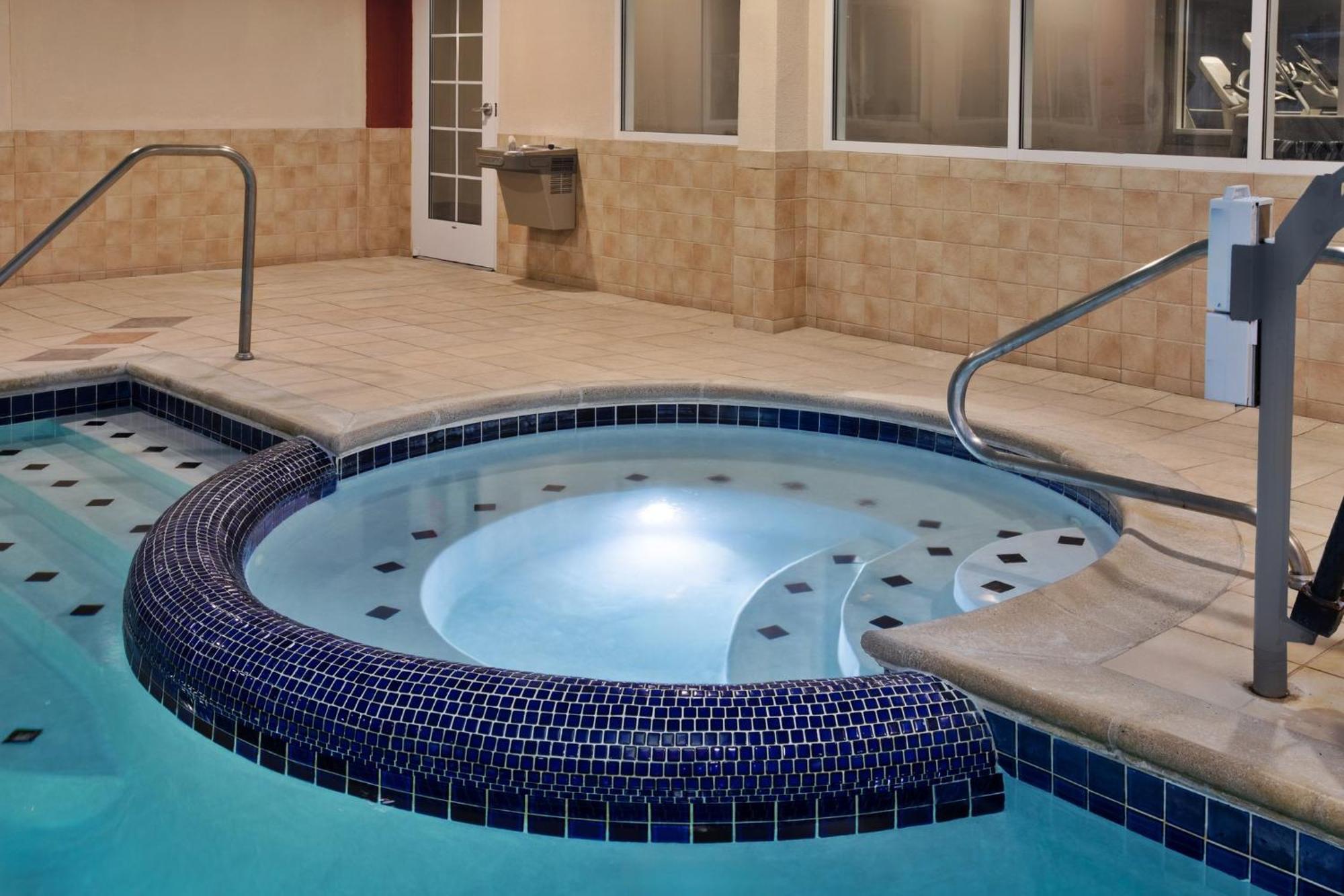 Holiday Inn Express Hotel & Suites Grand Rapids-North By Ihg Εξωτερικό φωτογραφία