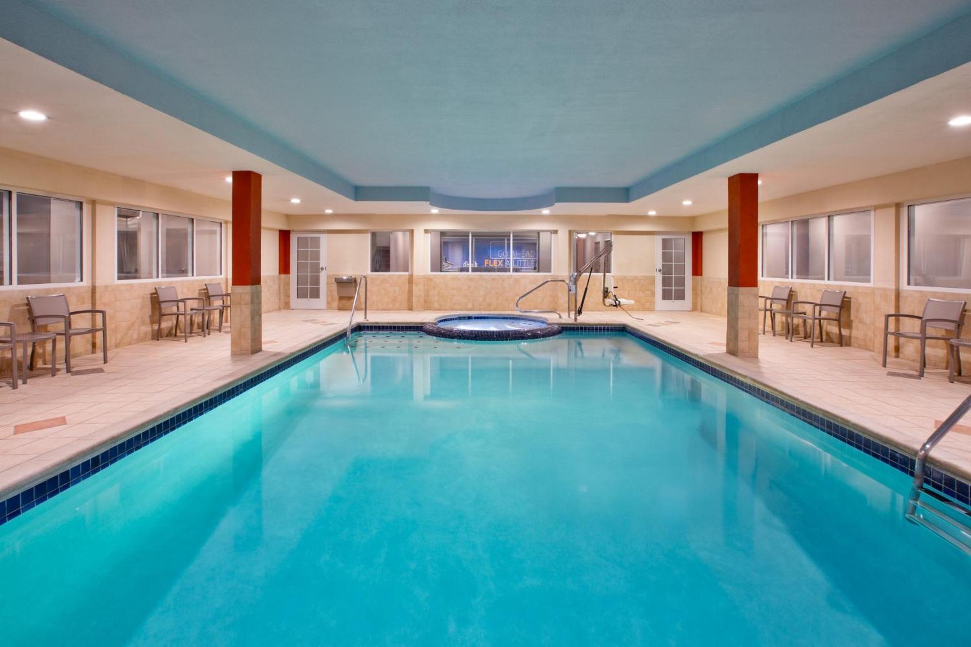 Holiday Inn Express Hotel & Suites Grand Rapids-North By Ihg Εξωτερικό φωτογραφία