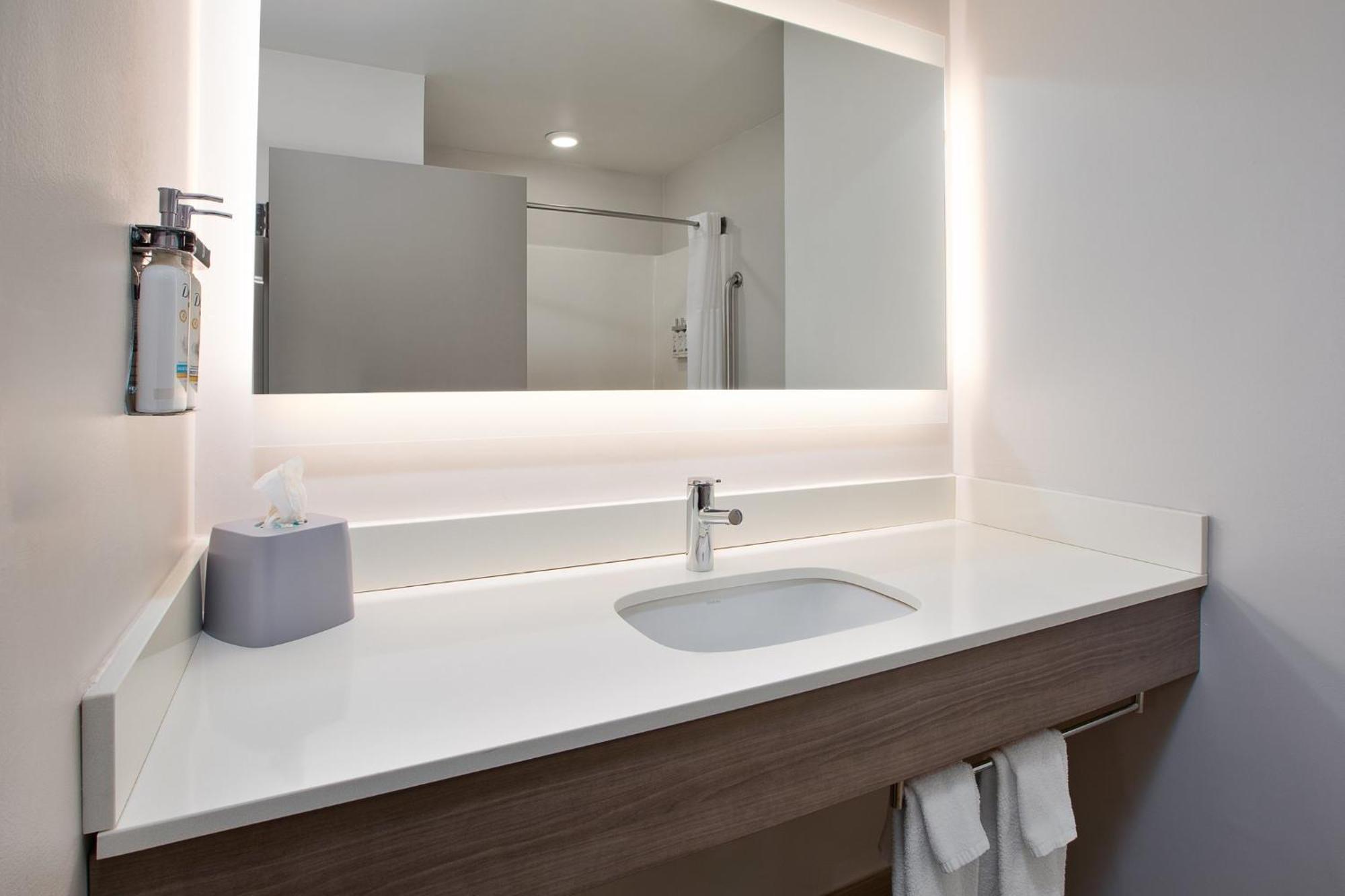 Holiday Inn Express Hotel & Suites Grand Rapids-North By Ihg Εξωτερικό φωτογραφία