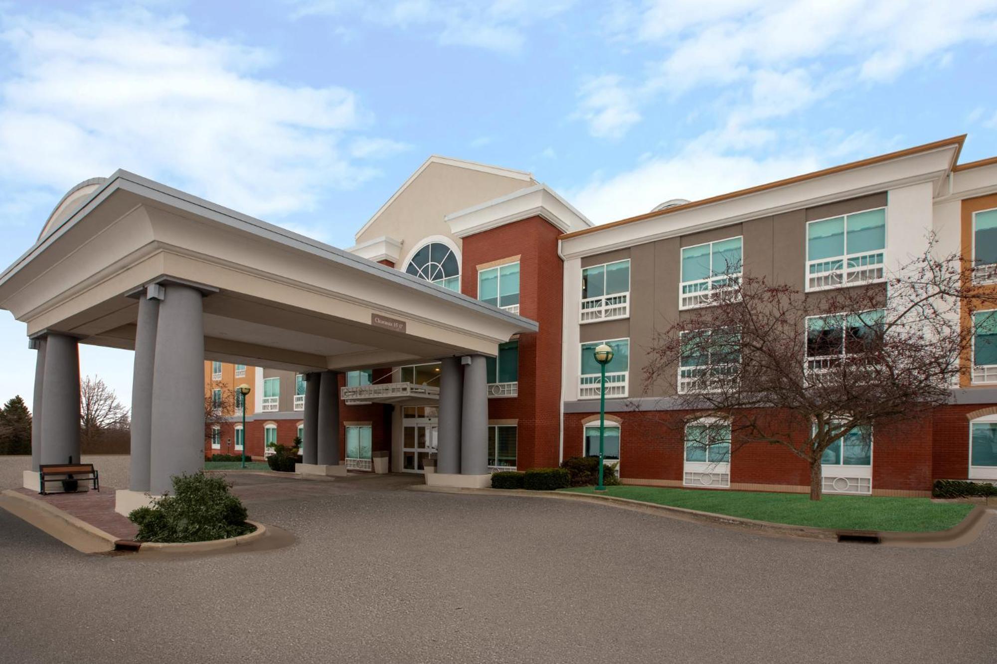 Holiday Inn Express Hotel & Suites Grand Rapids-North By Ihg Εξωτερικό φωτογραφία