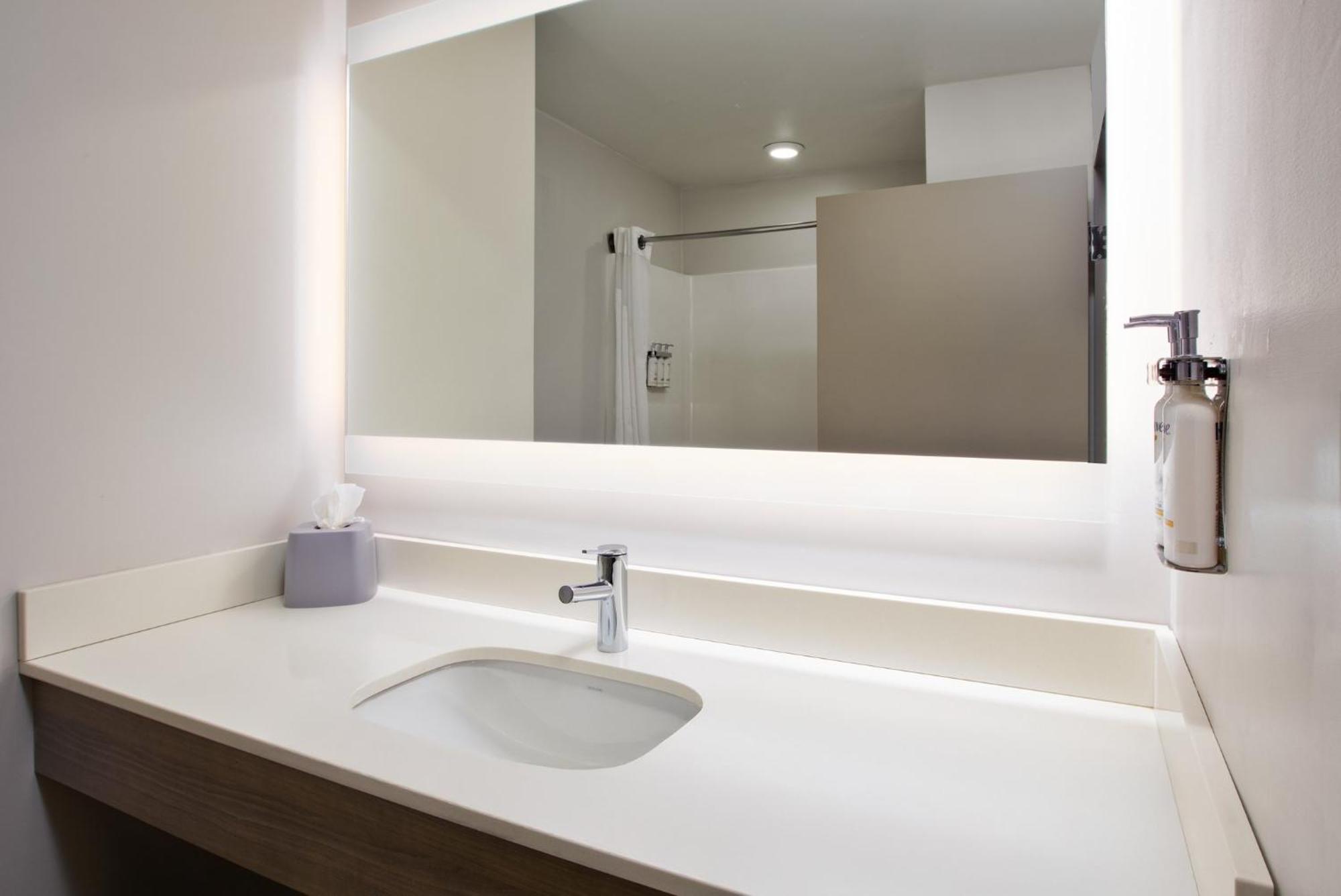 Holiday Inn Express Hotel & Suites Grand Rapids-North By Ihg Εξωτερικό φωτογραφία
