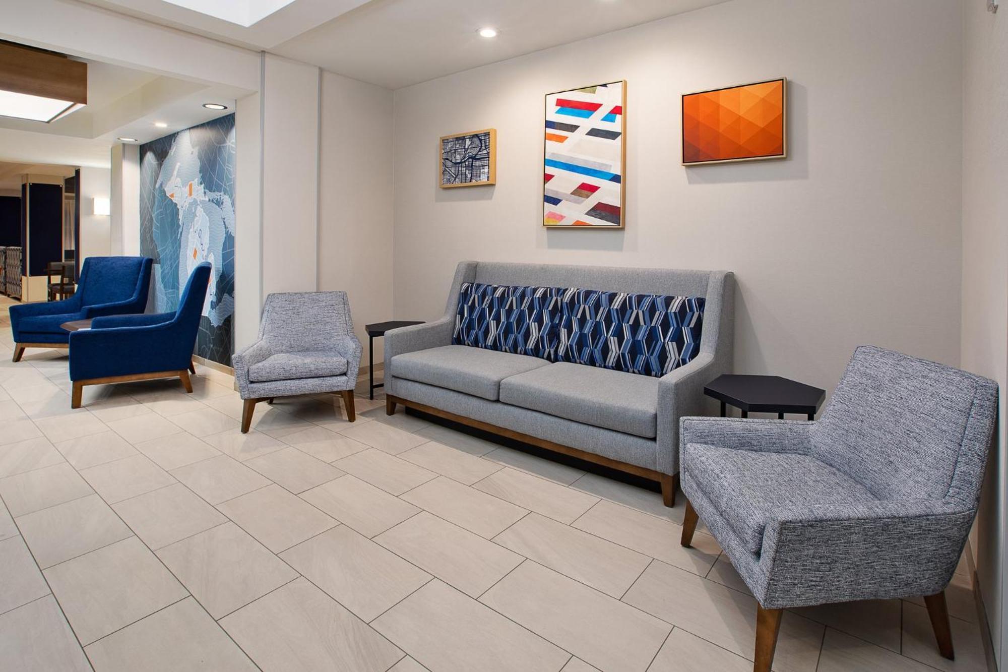 Holiday Inn Express Hotel & Suites Grand Rapids-North By Ihg Εξωτερικό φωτογραφία